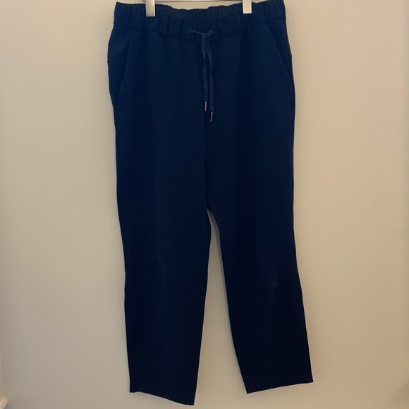 Lululemon cropped navy track pants/ joggers - Picture 3 of 4